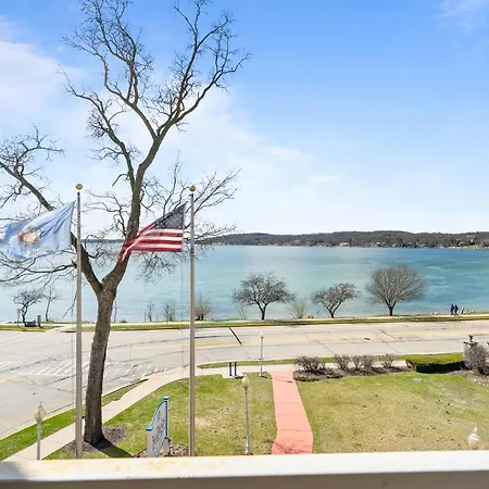 Bella Vista Suites Lake Geneva Exterior photo